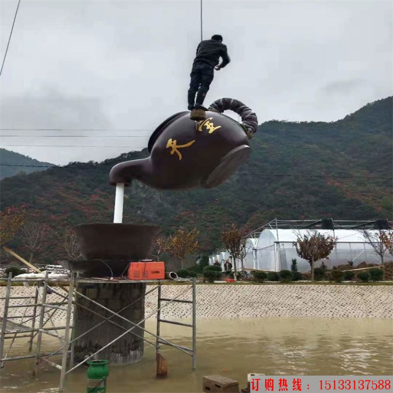 安徽玻璃鋼天壺雕塑案例，池塘水景流水壺11